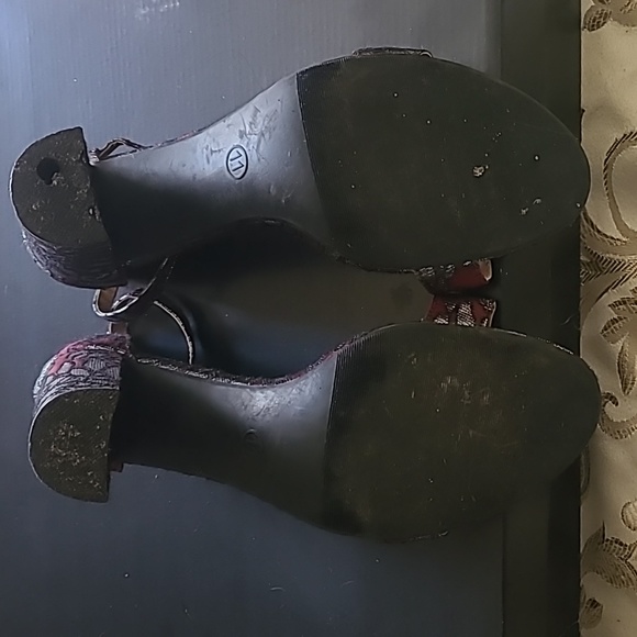 Sz 11 Cranberry & Silver Sandals - Picture 4 of 7